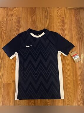 Nike kids Navy and White Short Sleeve Football/Soccer Tee, Size L
